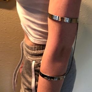 FOREVER 21 ARM 2 PIECE SILVER ARM BAND